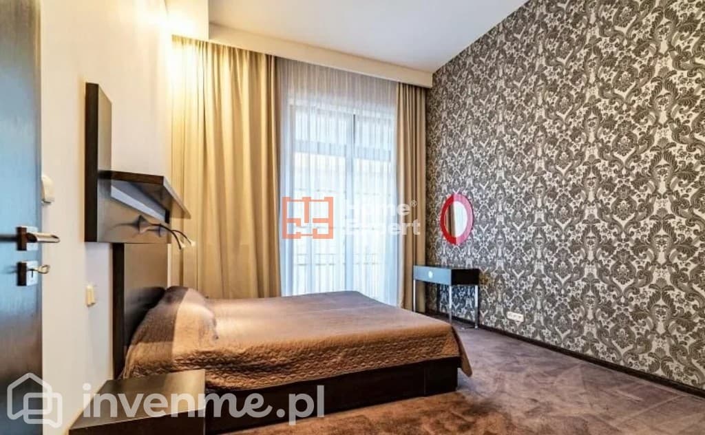 Dwa pokoje z balkonem i garażem w centrum - zdjęcie 2