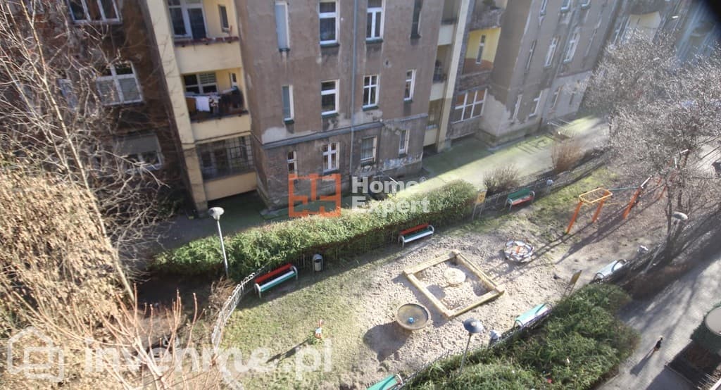 Przestronne, trzypokojowe mieszkanie w centrum - zdjęcie 11
