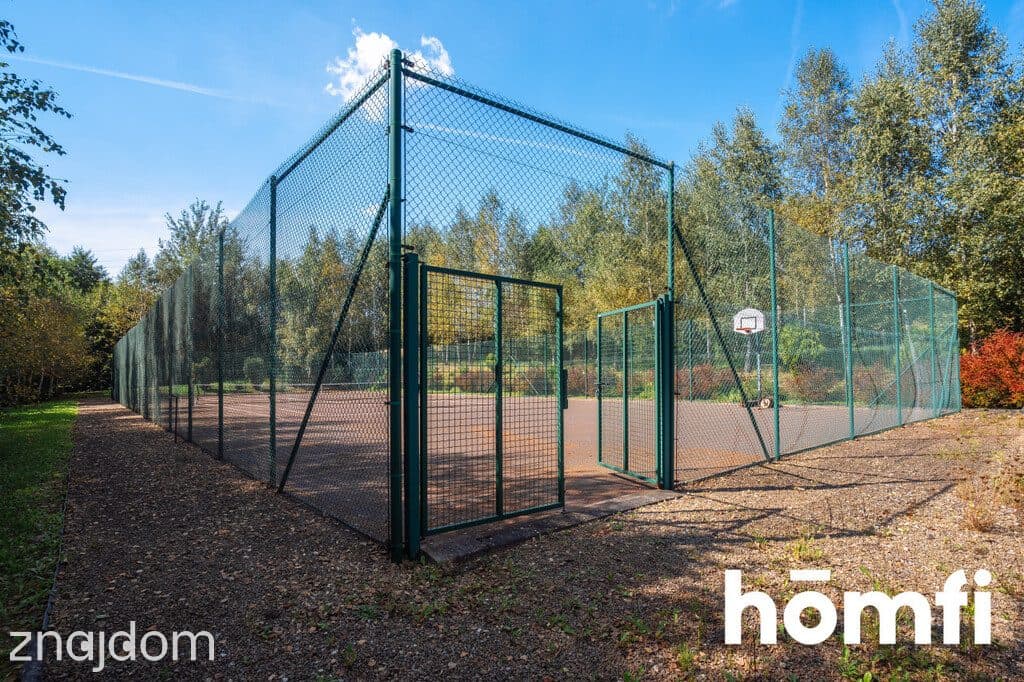Dom z kortem tenisowym i 5000 m² działki - zdjęcie 6