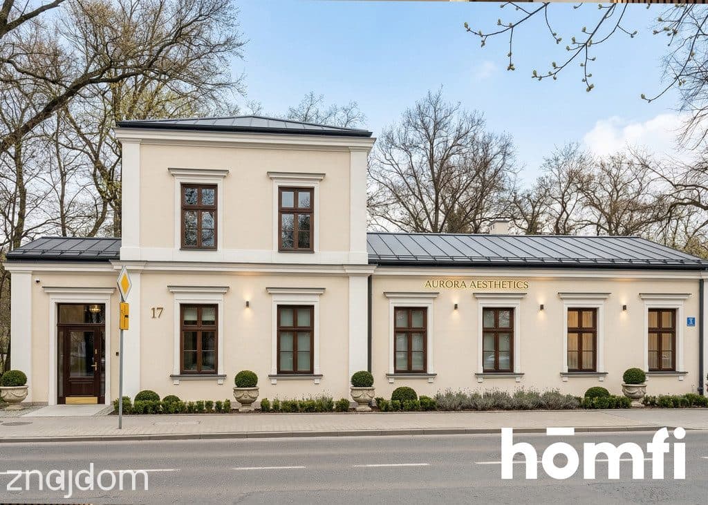 Zabytkowa willa nad rzeką z dużą działką
