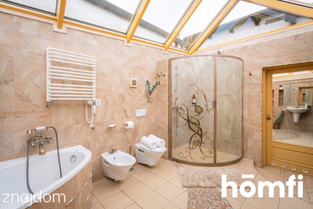 Penthouse z fotowoltaika i szklanym sufitem - zdjęcie 8