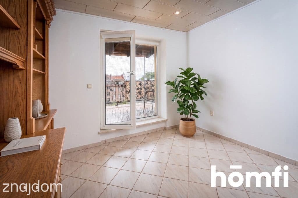 Penthouse z fotowoltaika i szklanym sufitem - zdjęcie 10