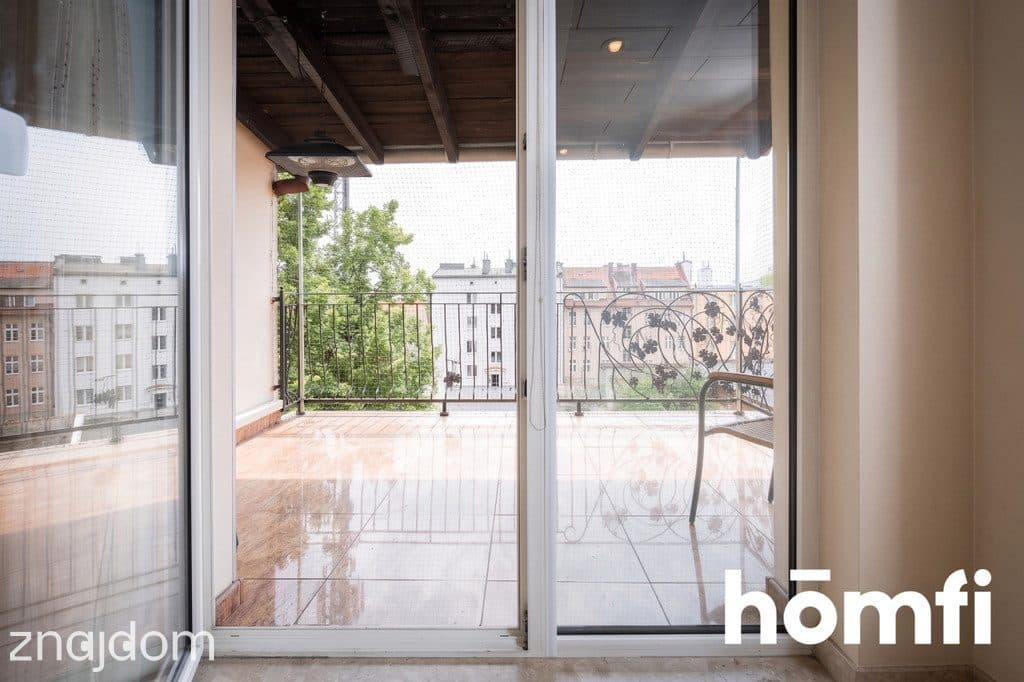 Penthouse z fotowoltaika i szklanym sufitem - zdjęcie 13
