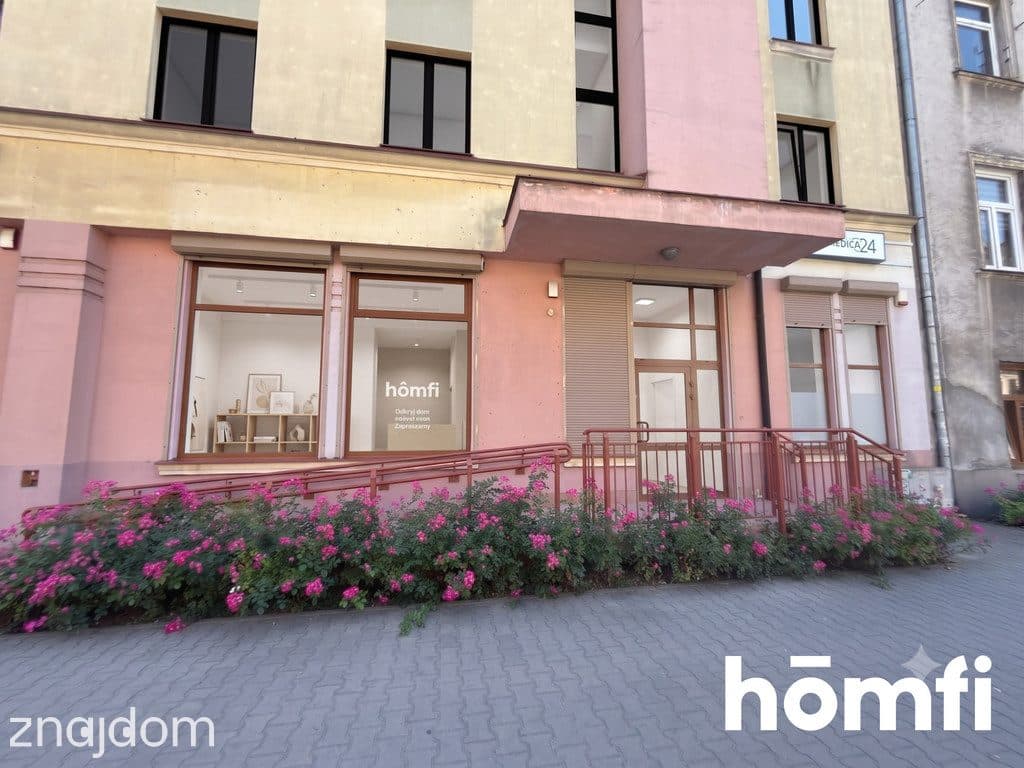 Lokal z dużą witryną w centrum miasta