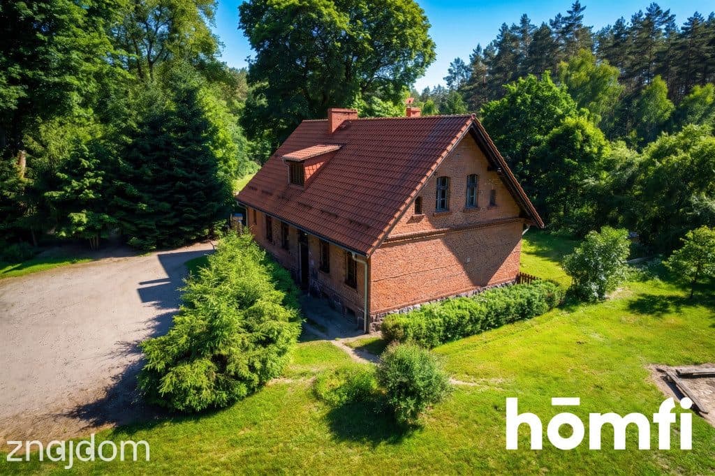 Ceglany dom pod lasem na Warmii - zdjęcie 3