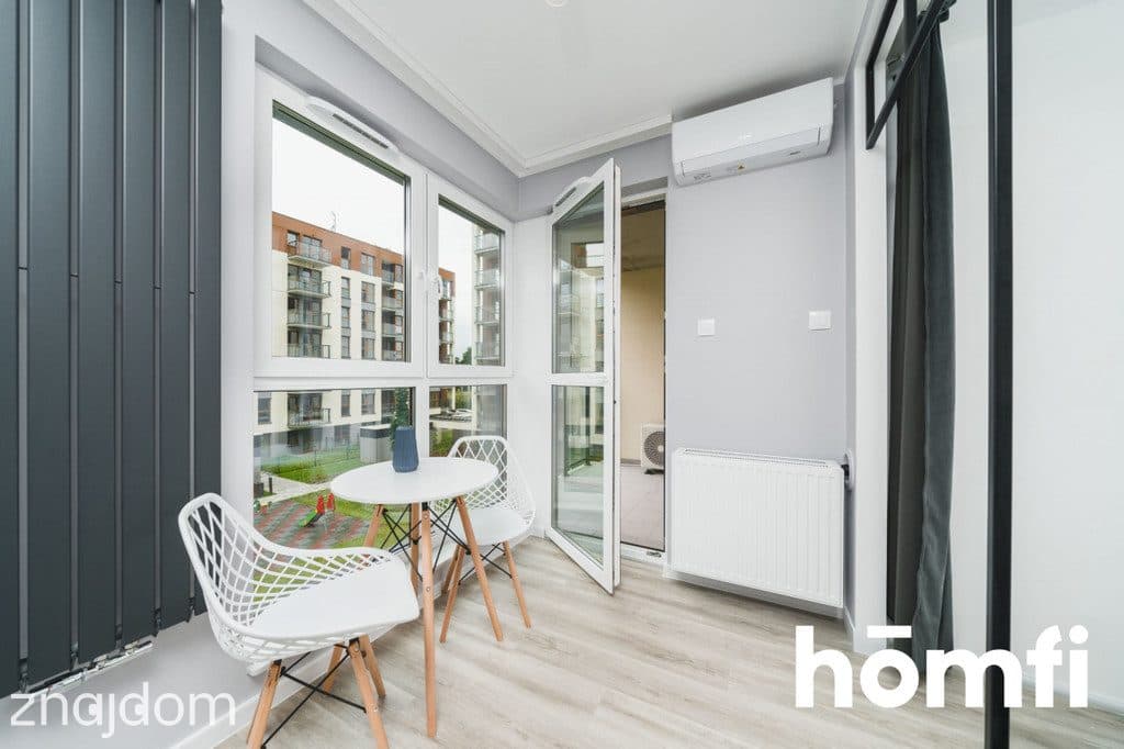 Klimatyzowane studio z balkonem (ul. Wrocławska) - zdjęcie 3