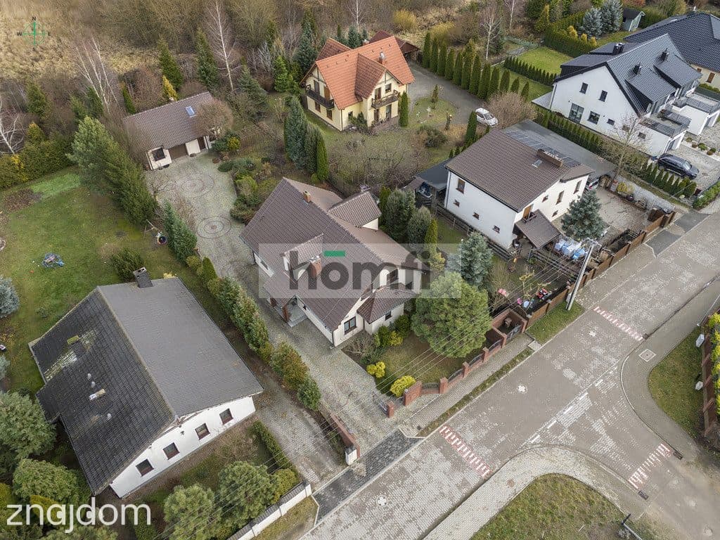 Dom jednorodzinny z garażem w świetnej lokalizacji - zdjęcie 18