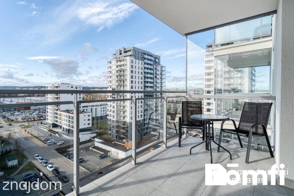 Atrakcyjny apartament na 10 piętrze, blisko morza - zdjęcie 12