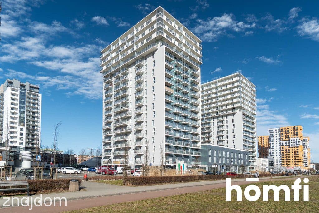 Atrakcyjny apartament na 10 piętrze, blisko morza - zdjęcie 13