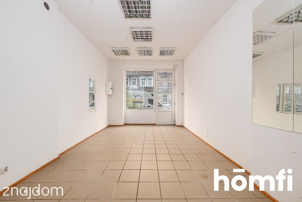 Lokal usługowy z dużą witryną, 53,5 m2 w centrum