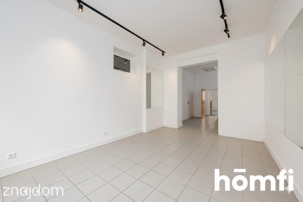 Lokal usługowy z dużą witryną, 53,5 m2 w centrum - zdjęcie 2