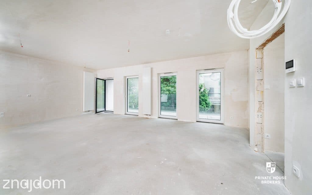 Apartament z balkonem w sąsiedztwie Błoń