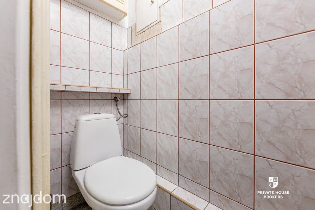 Czteropokojowe mieszkanie w blisko centrum - zdjęcie 2