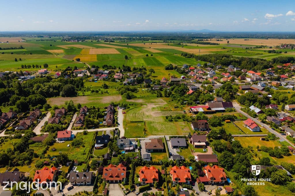 Na sprzedaz działka budowlana z mediami w pobliżu - zdjęcie 4