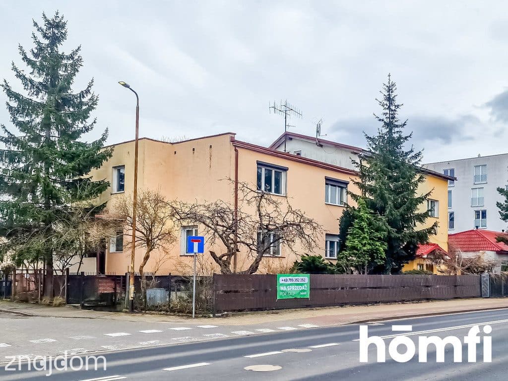 Dom z dwoma mieszkaniami i garażem - zdjęcie 2