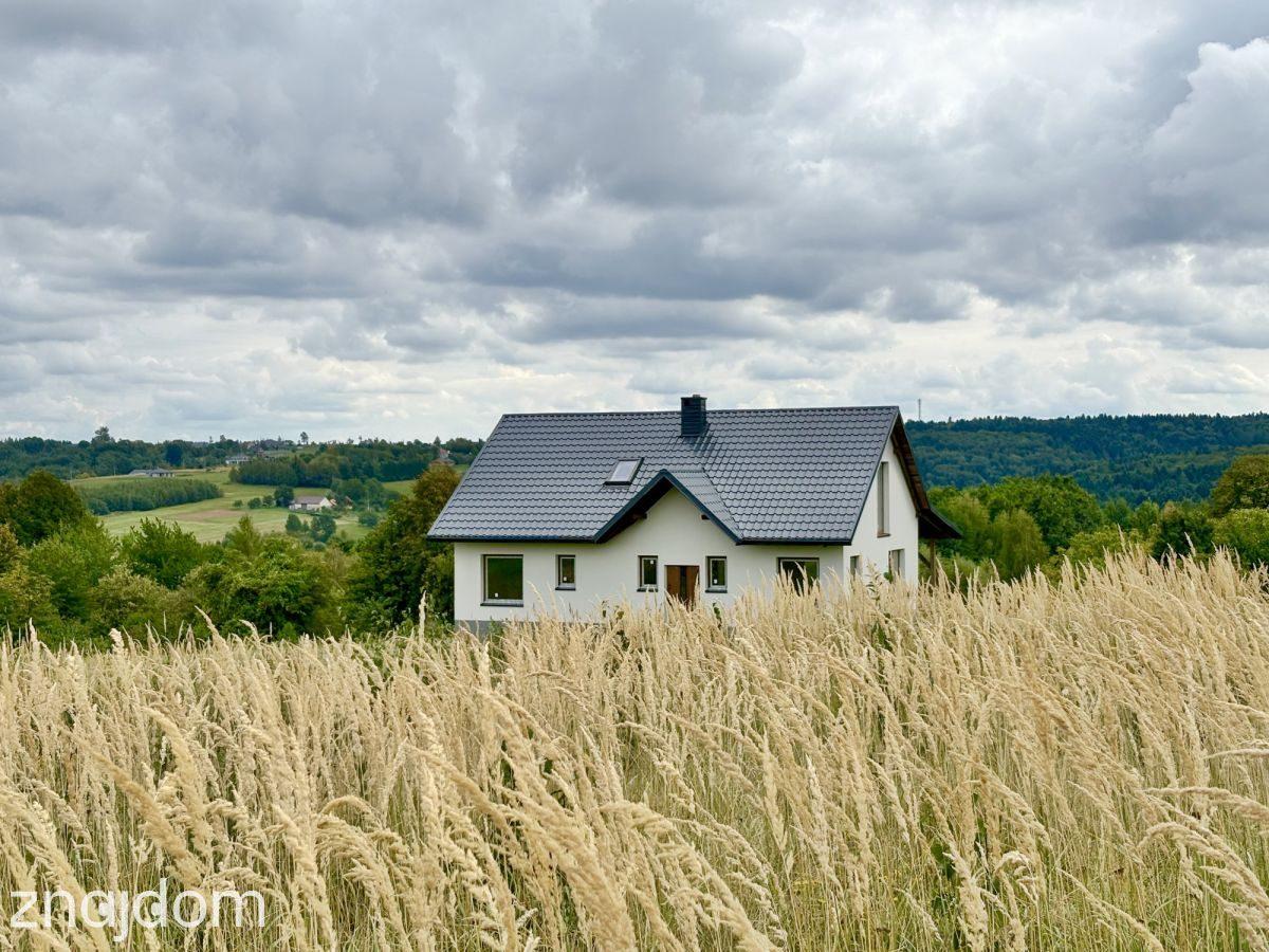 Dom wolnostojący na widokowej działce.