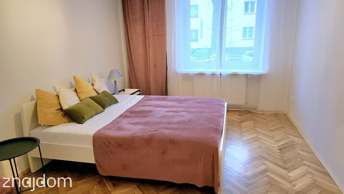 Trzy pokoje w samym centrum - zdjęcie 9
