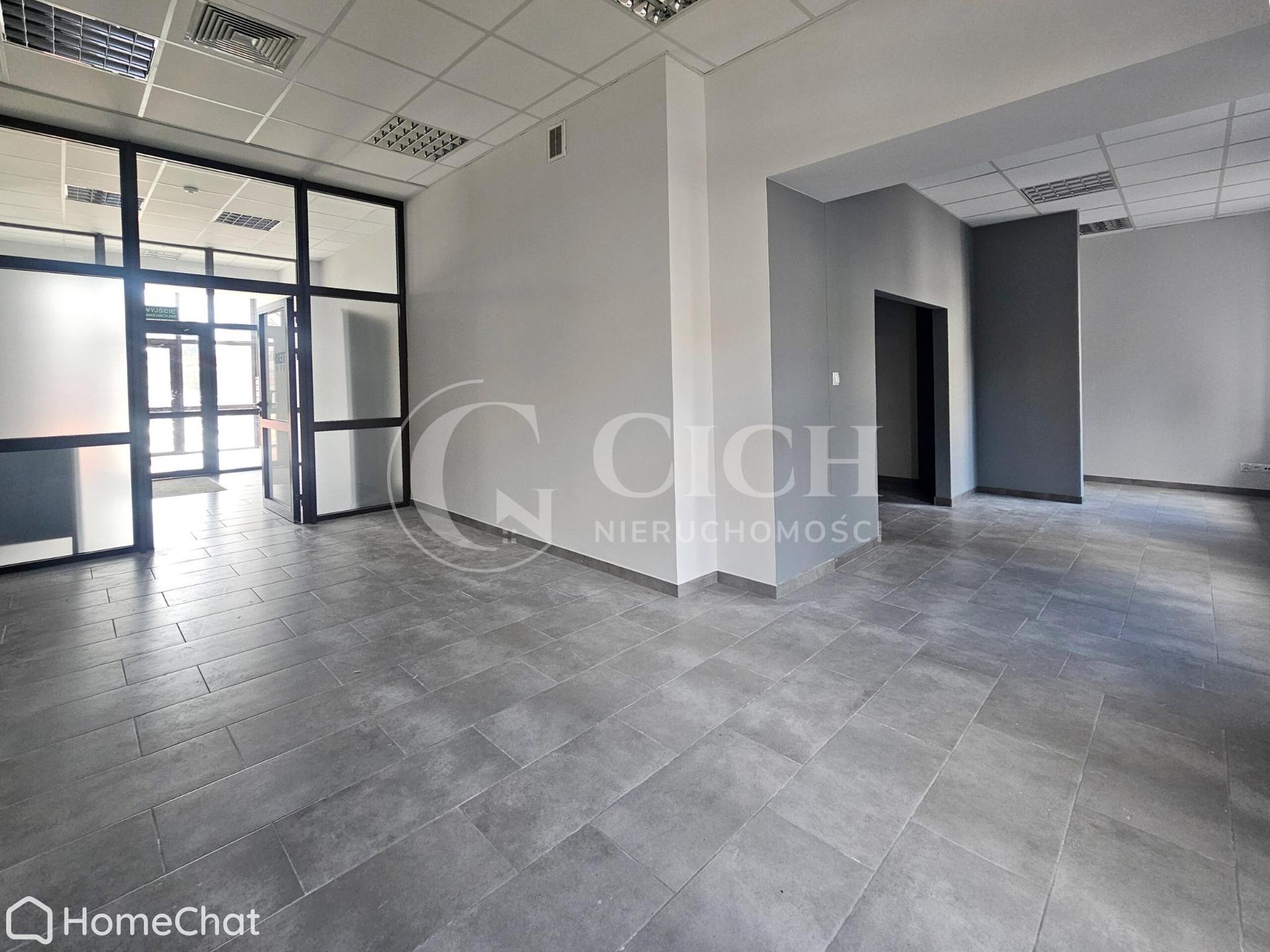 Lokal użytkowy na parterze z przeszkleniami do wynajęcia – Tarnów.