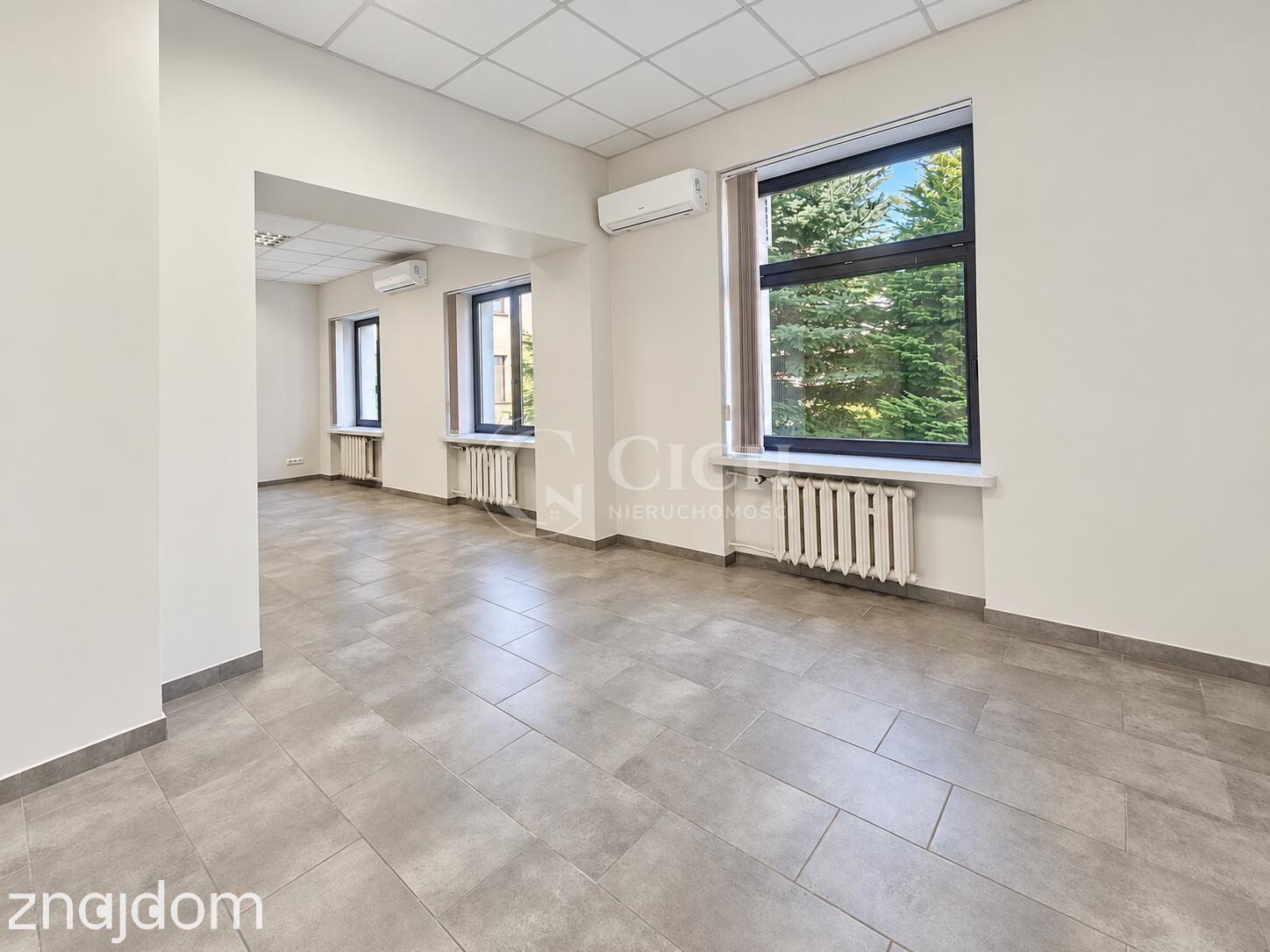 Lokal użytkowy na parterze z przeszkleniami do wynajęcia – Tarnów.