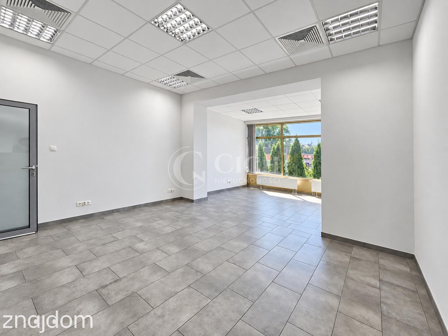Lokal biurowy z przeszkleniami 38,6 m² | centrum Tarnowa | parter - zdjęcie 3