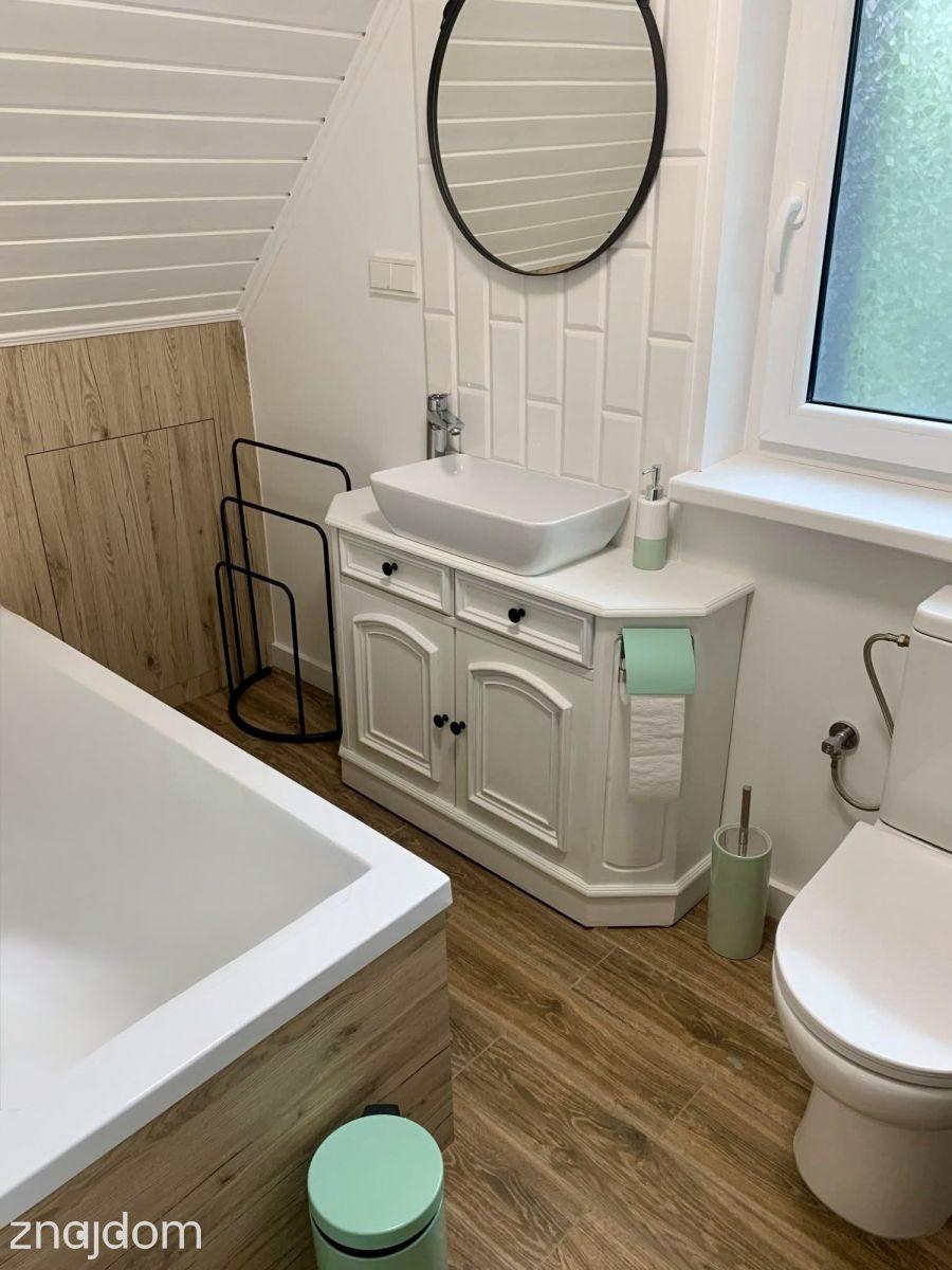 Całoroczny dom z sauna i jacuzzi wśród zieleni - zdjęcie 12