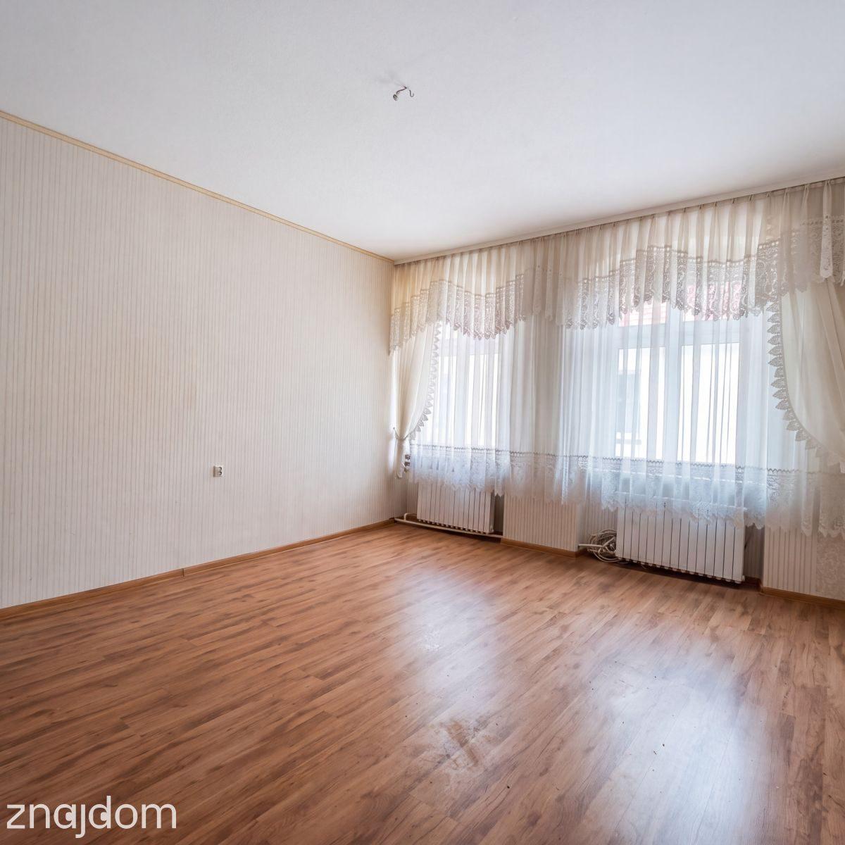 Duża przestrzeń i lokalizacja tuż przy rynku-Gniew - zdjęcie 3
