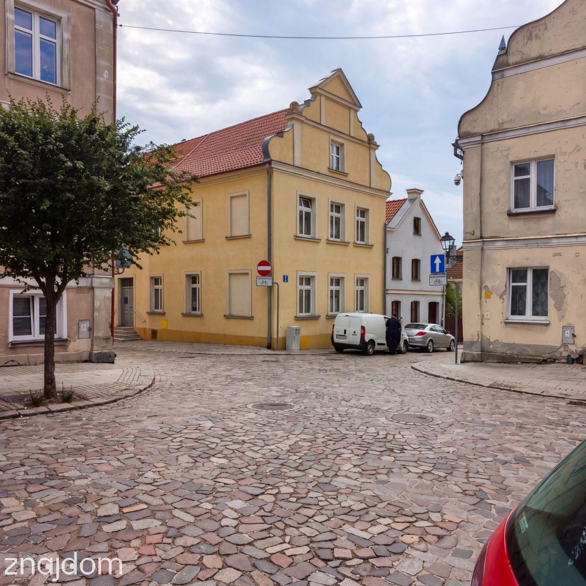 Duża przestrzeń i lokalizacja tuż przy rynku-Gniew