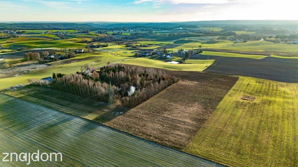 Działki po ok 900m2 pod lasem z wodociągiem