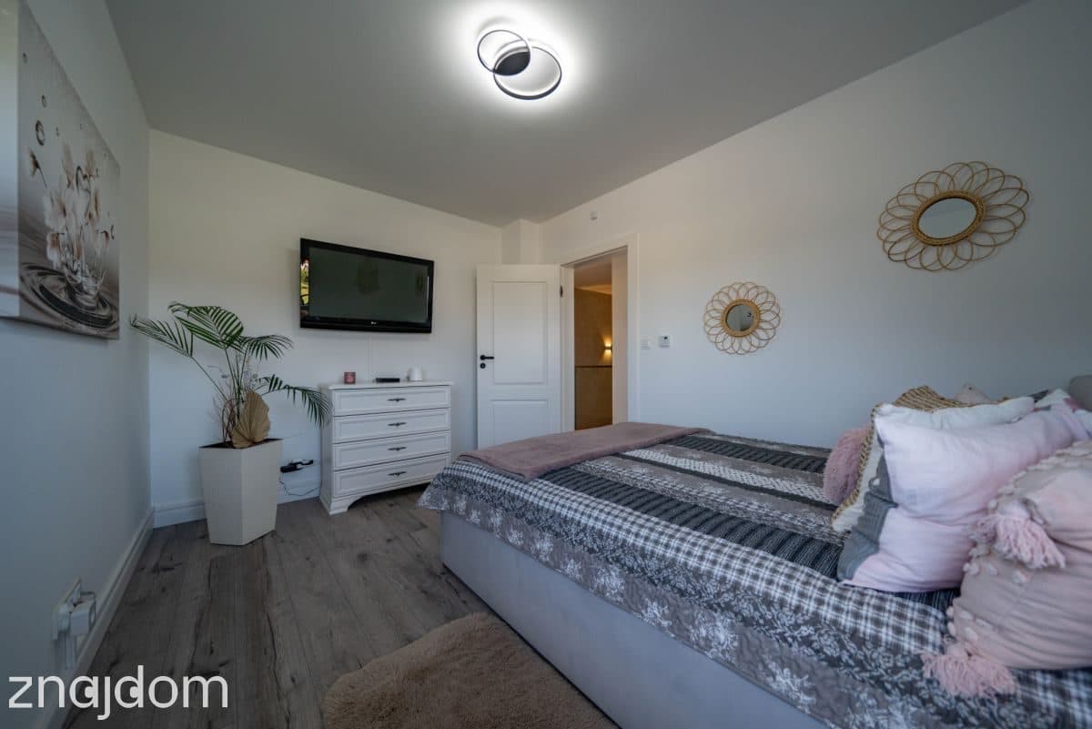 Nowoczesny bliźniak z dużą działką/taras/jacuzzi - zdjęcie 20