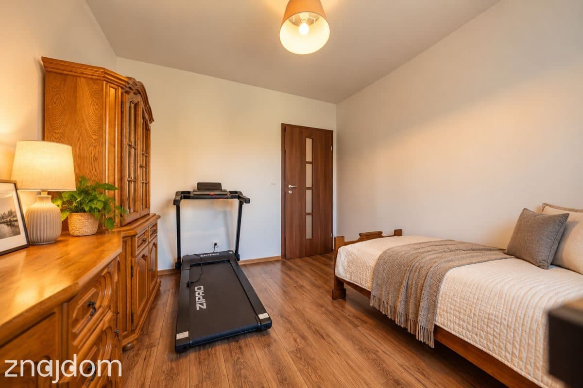 Jedyny bungalow w Tuchomiu! Kominek, duży ogród - zdjęcie 7