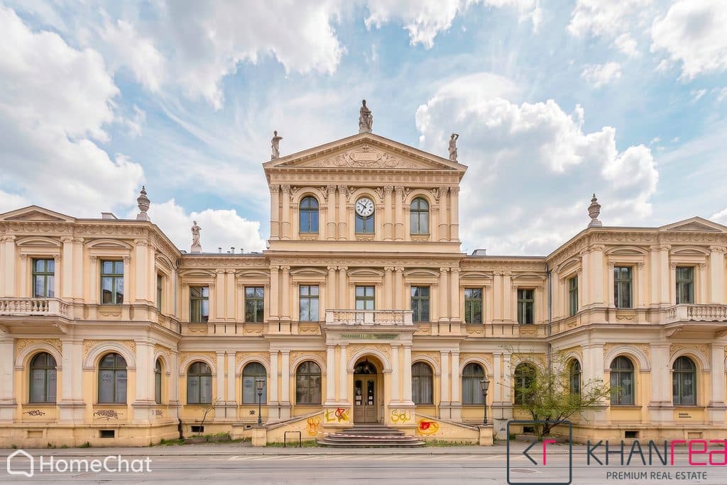 Zabytkowy budynek z XIX wieku, centrum Łódź