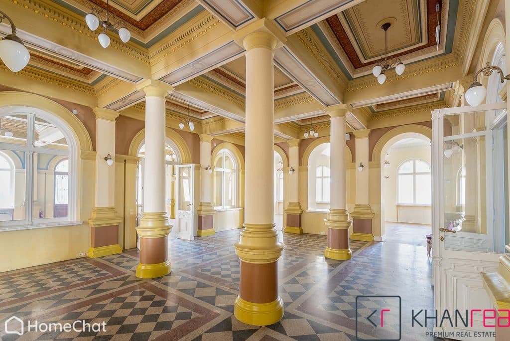 Zabytkowy budynek z XIX wieku, centrum Łódź