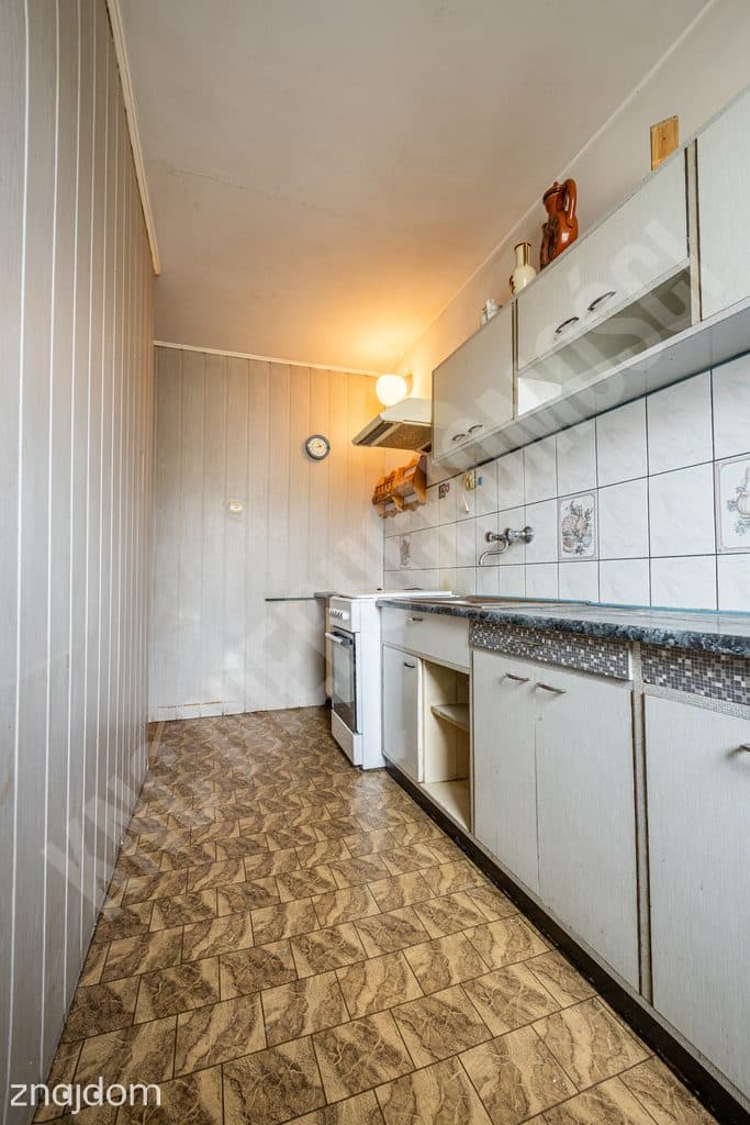 Mieszkanie 46 m2, centrum, do remontu. Polecamy - zdjęcie 2