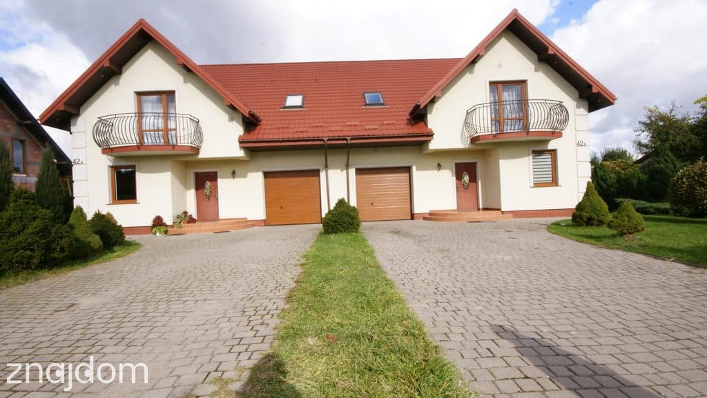 Dom z garażem i pięknym ogrodem – Piotrowice