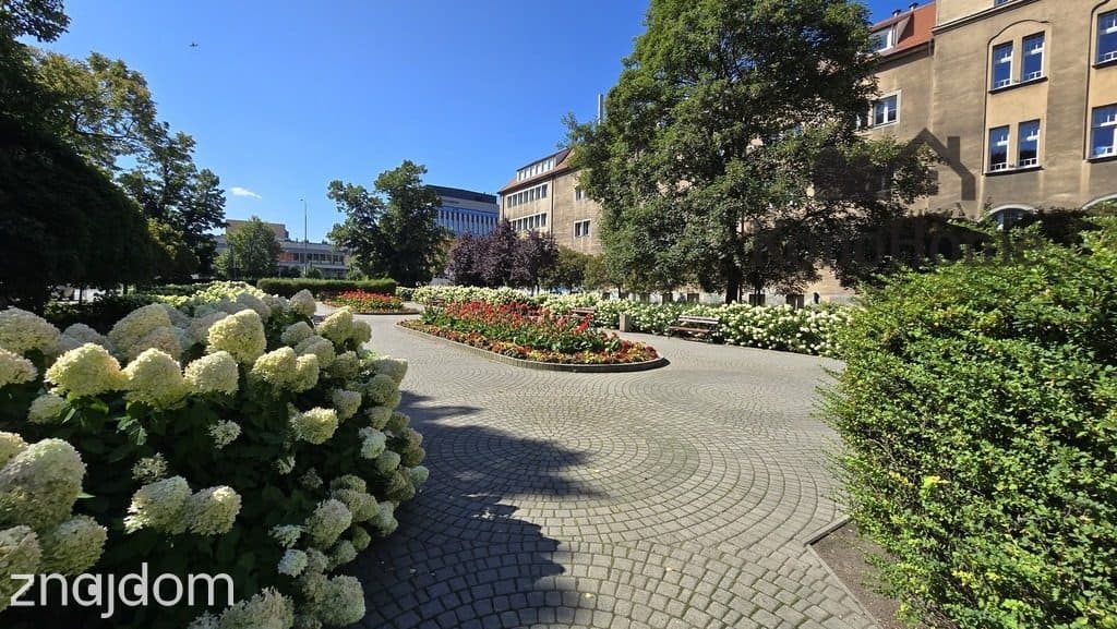 M2 centrum Poznania ul. Karmelicka przy AWF