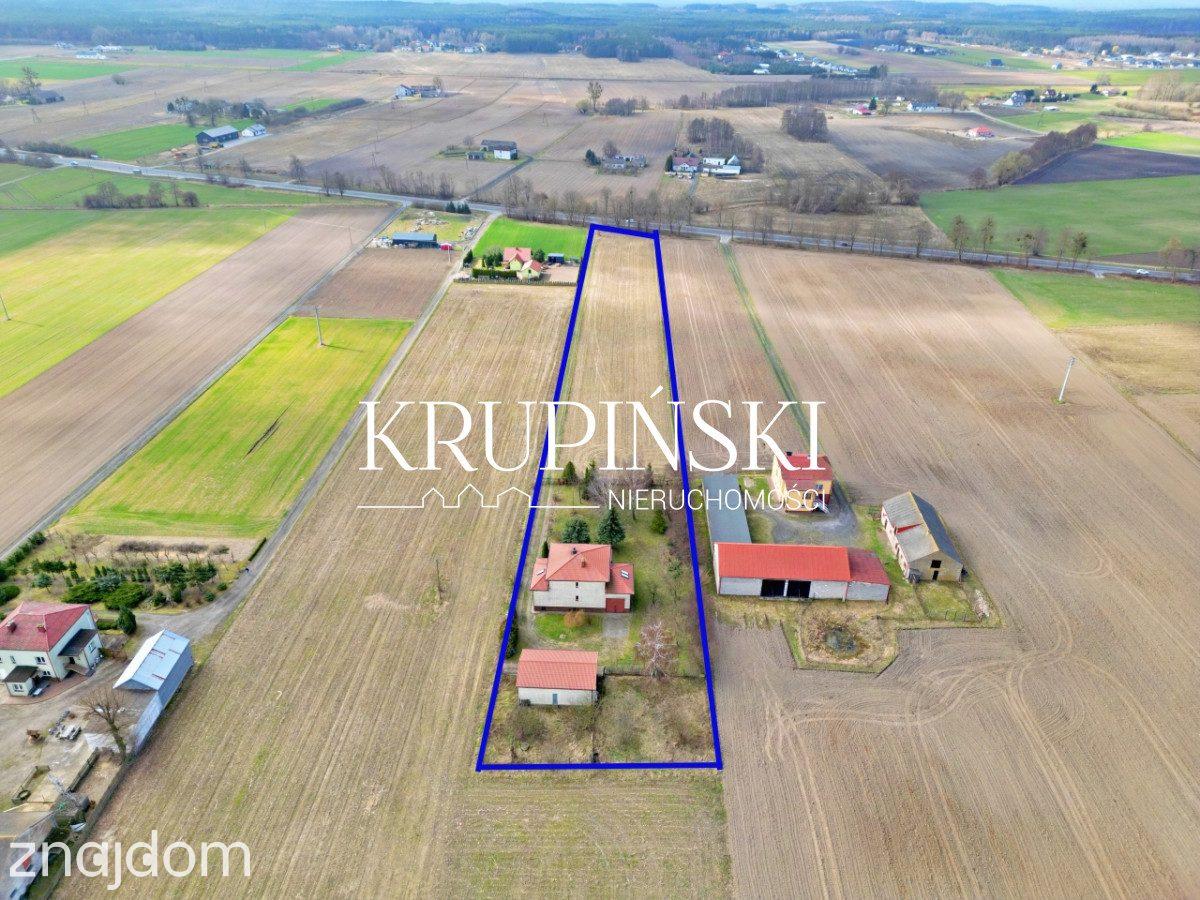 Dom z bardzo dużą działką. 2 garaże.