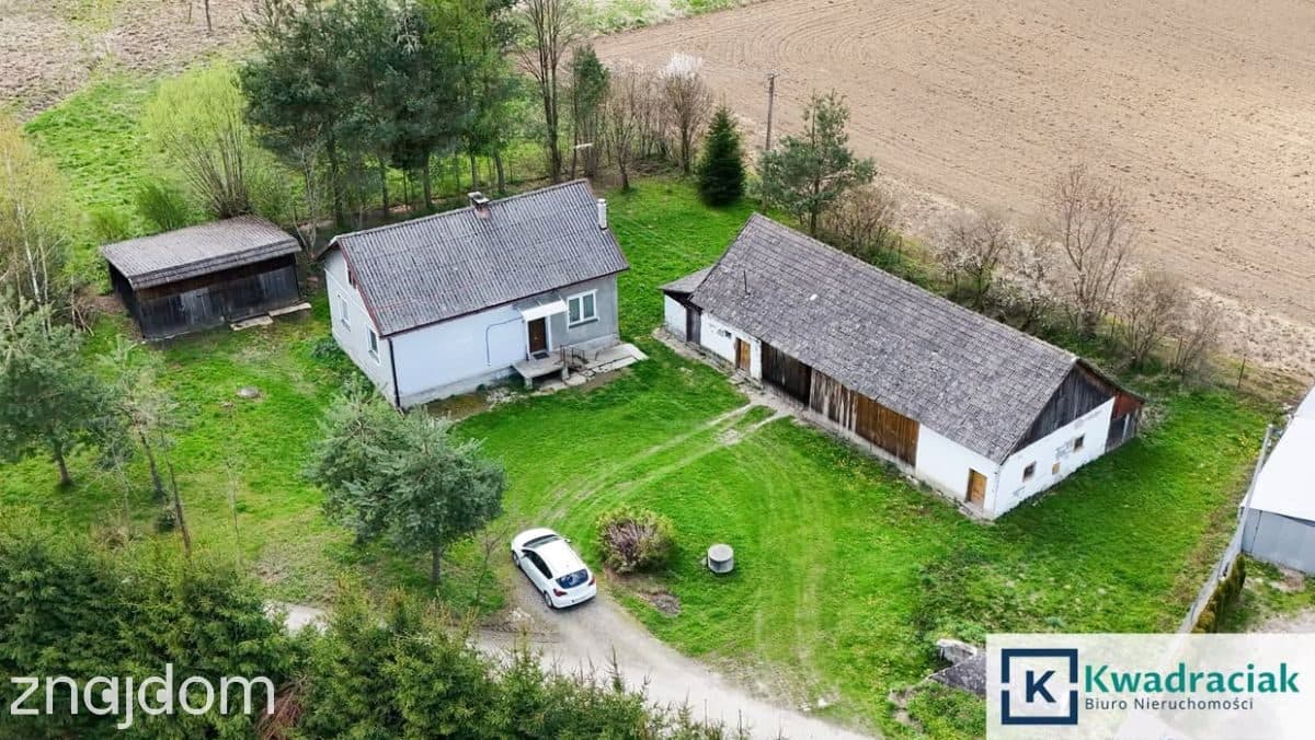 Gogołów – dom z budynkami gosp. w zielonej okolicy