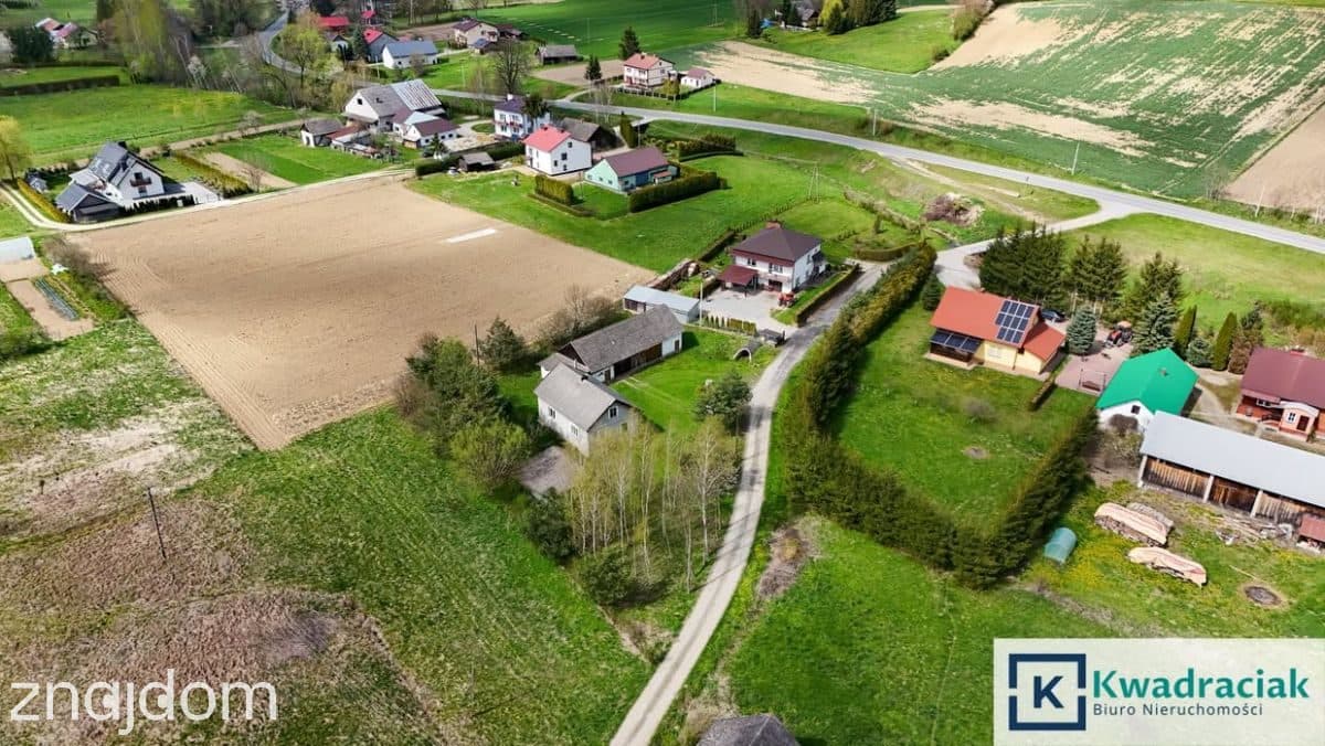 Gogołów – dom z budynkami gosp. w zielonej okolicy - zdjęcie 15