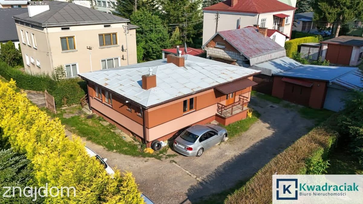 Dom w Krośnie z 4 garażami - zdjęcie 18