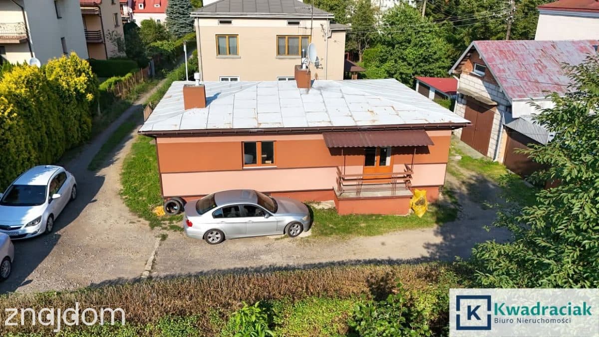Dom w Krośnie z 4 garażami - zdjęcie 19