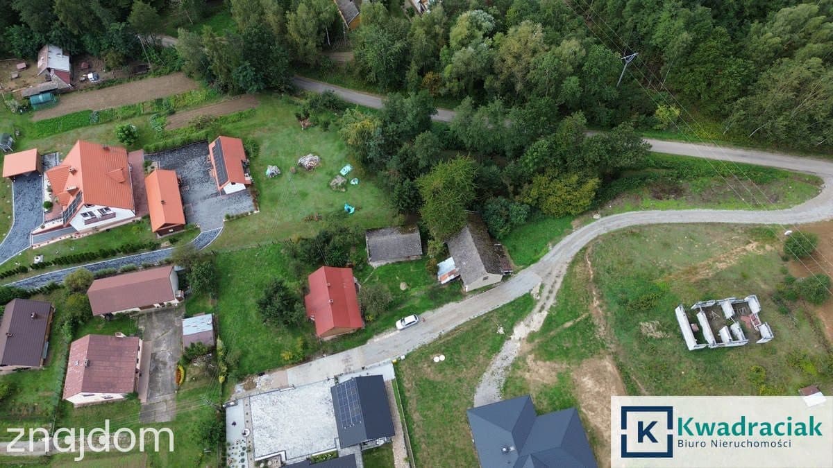 Drewniany dom na sprzedaż - Wola Brzostecka