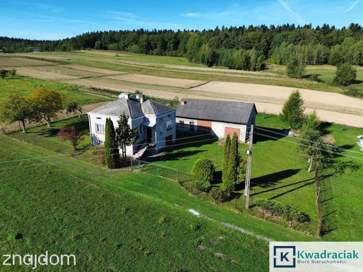 Leśniówka – dom murowany z budynkiem gospodarczym