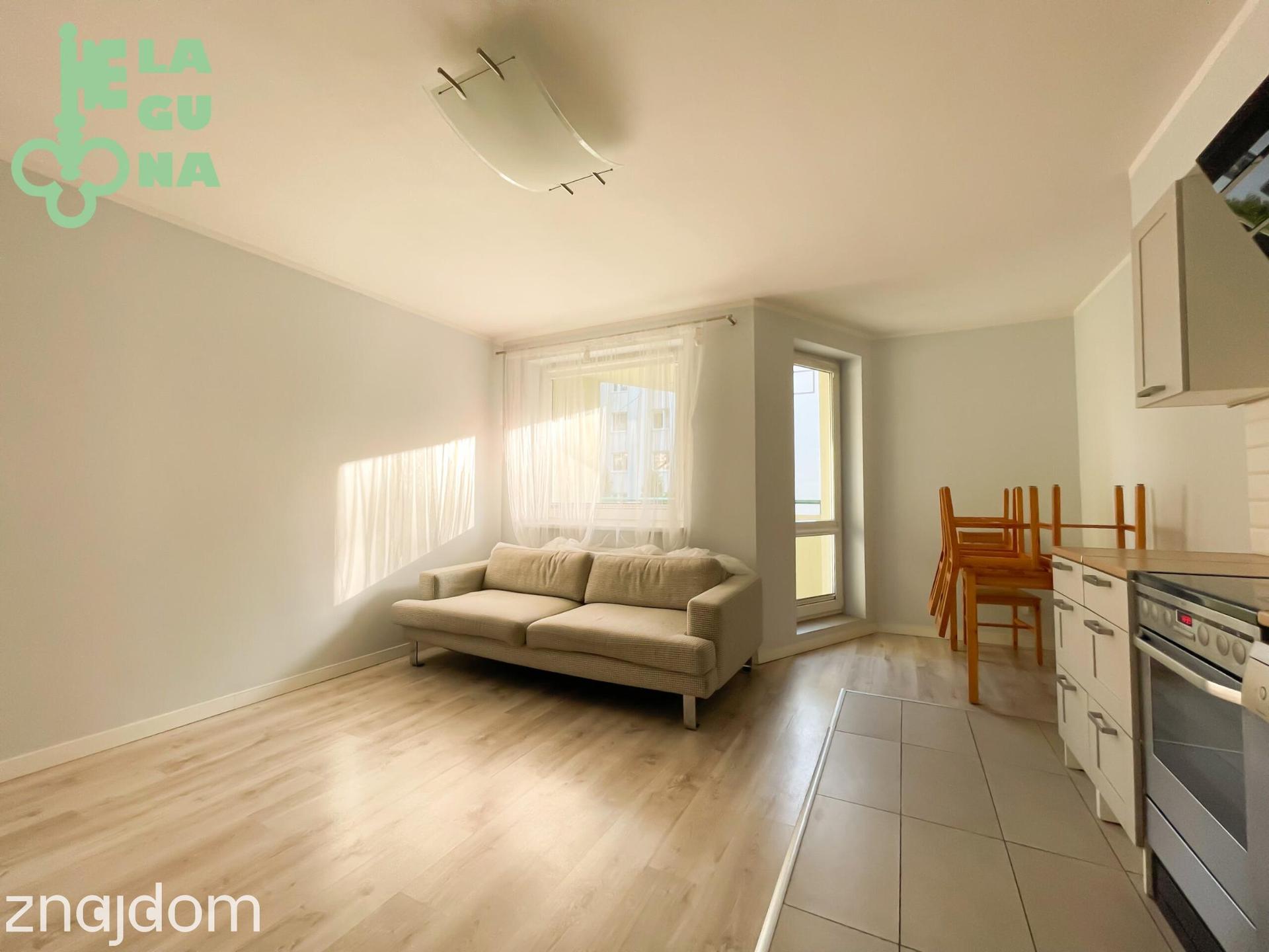 Gdynia Dąbrowa, 56m2, trzy pokoje, balkon, garaż, pierwsze piętro