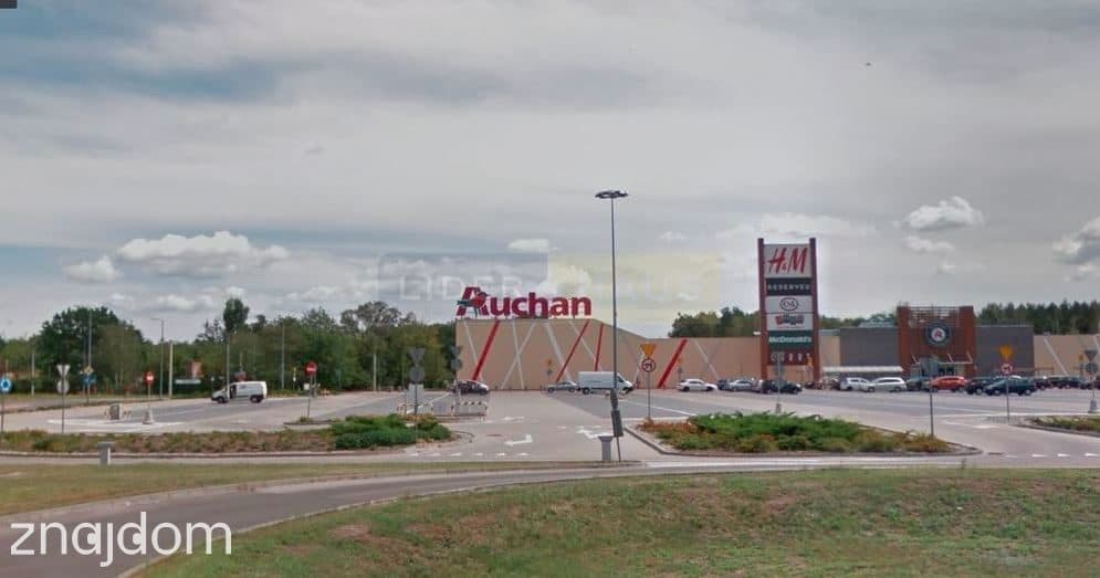 Komercyjna w pobliżu Auchan