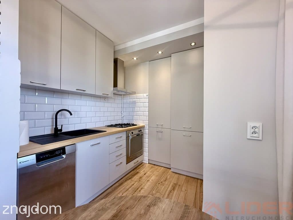 Dwupoziomowe, wyremontowane 53 m² | 2 balkony - zdjęcie 2
