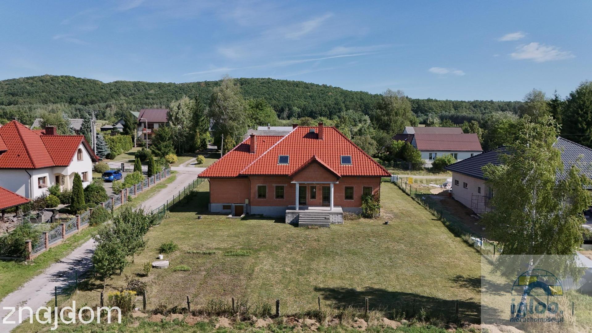 Dom pod Kielcami, spokojna i cicha okolica - zdjęcie 3