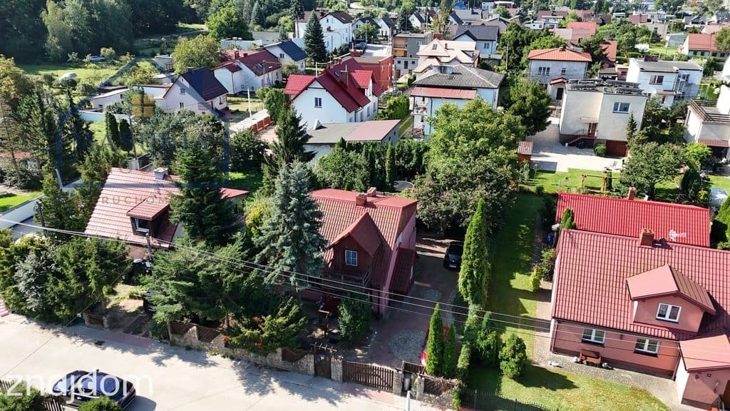 Klimatyczny dom wolnostojący w otoczeniu zieleni. - zdjęcie 9