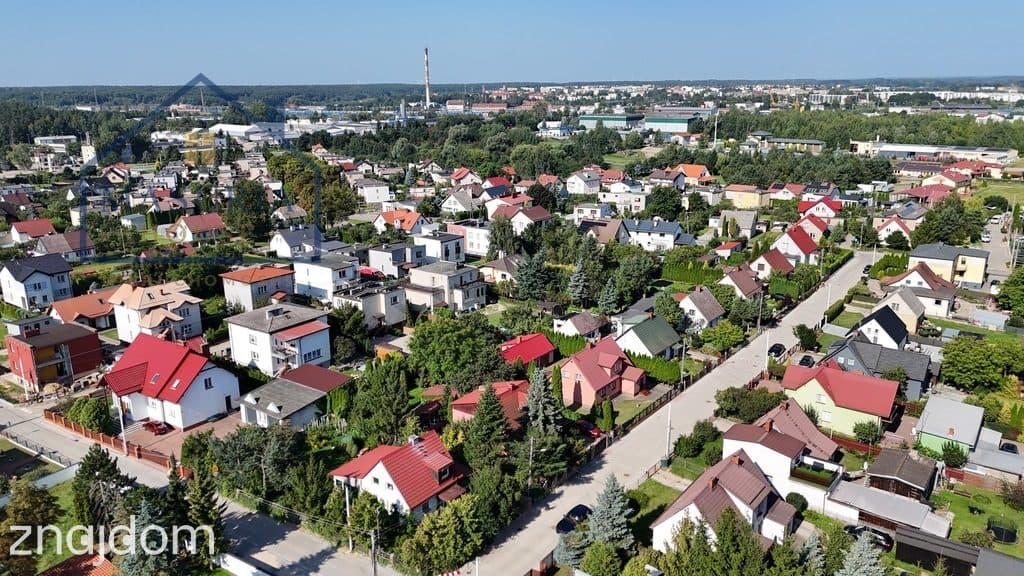 Klimatyczny dom wolnostojący w otoczeniu zieleni. - zdjęcie 16