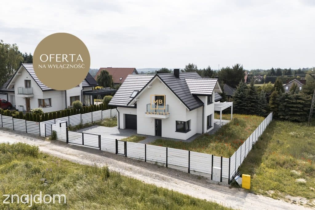 Przestronny dom z garażem w zielonej okolicy - zdjęcie 2