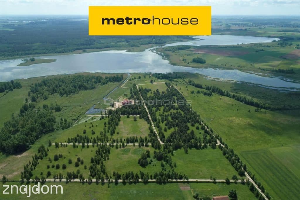 Działka budowlana w pięknej okolicy nad jeziorem.